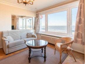 Classic apartment by the beach